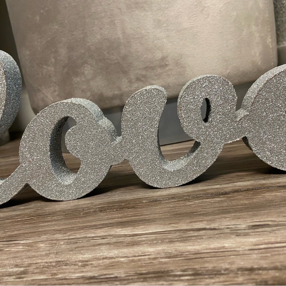 Decor- 𝓛𝓞𝓥𝓔 - Picture 3 of 3